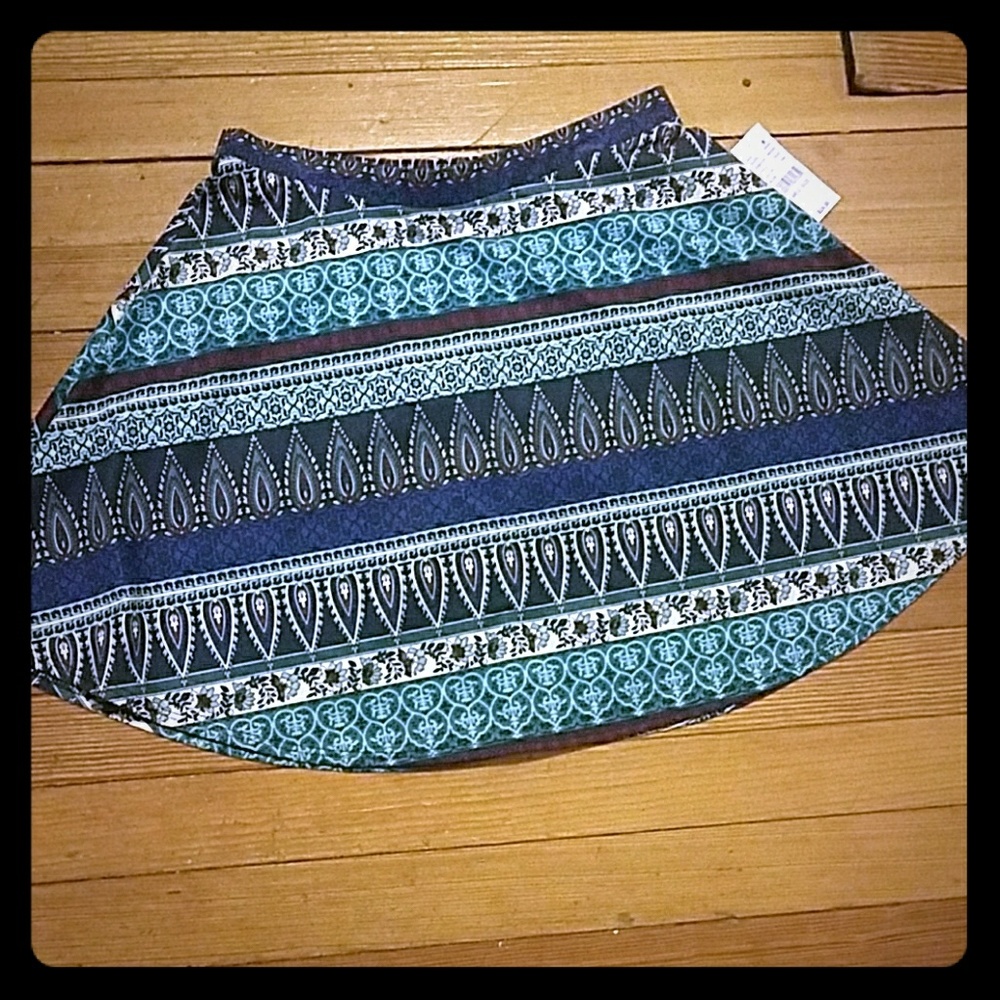 NWT Patterned skater skirt